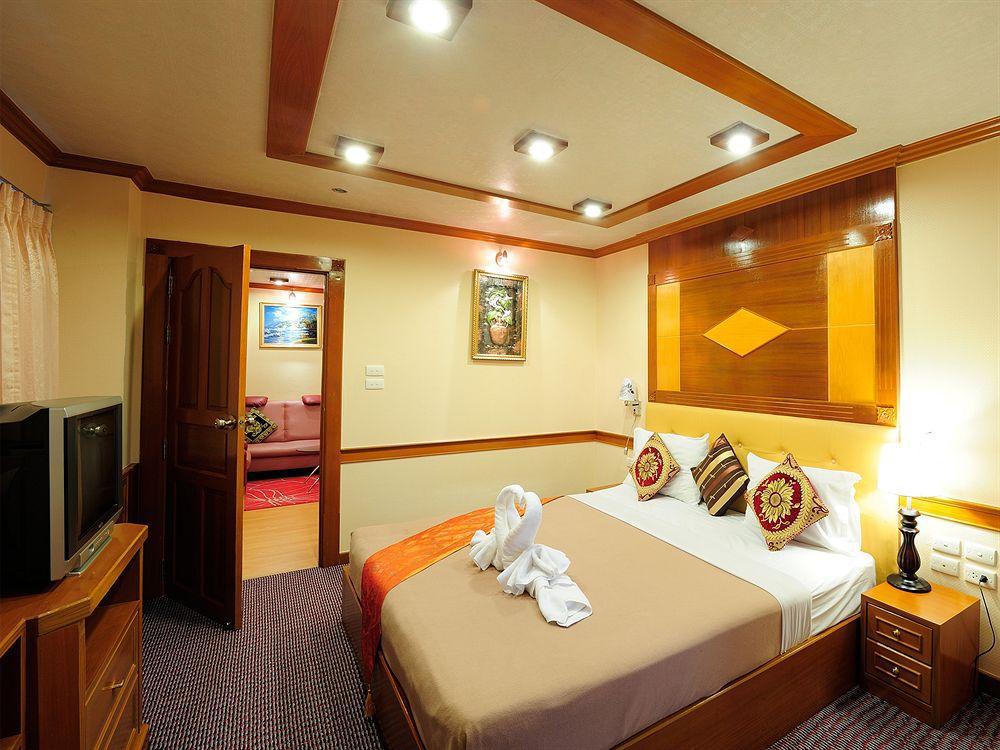 Oyo 796 Paradise Sukhumvit Hotel バンコク都 エクステリア 写真