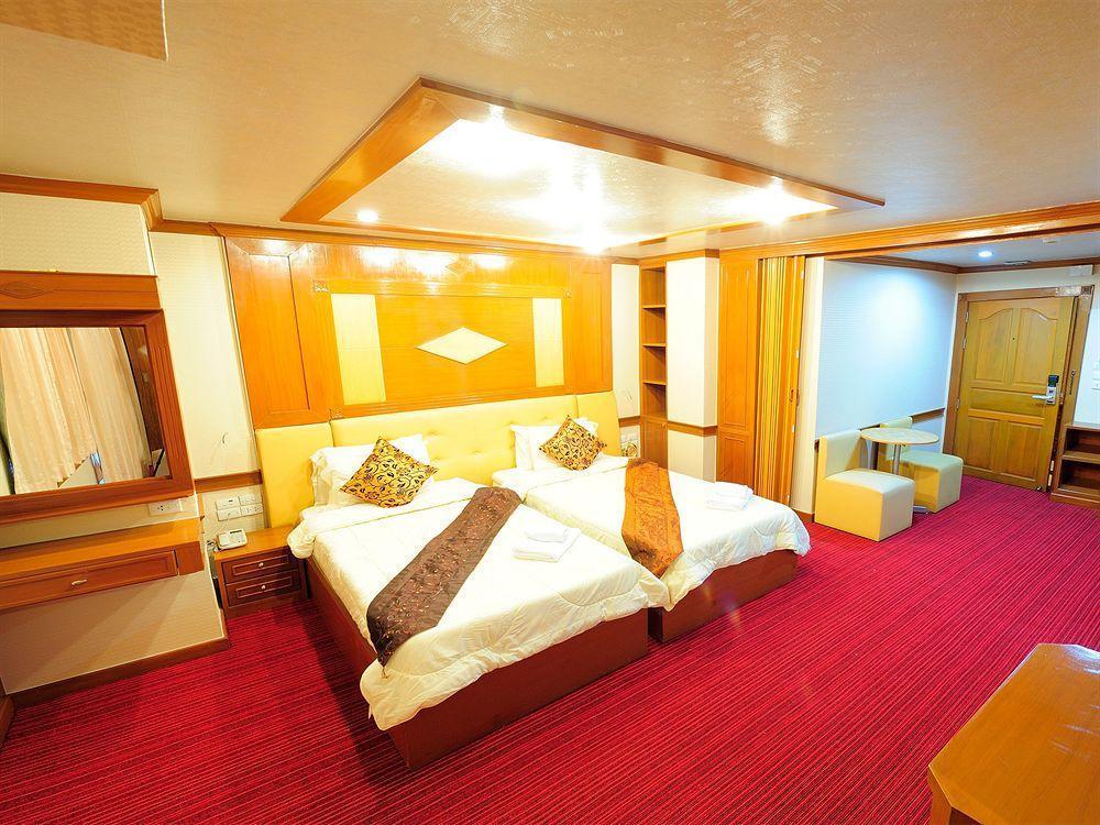 Oyo 796 Paradise Sukhumvit Hotel バンコク都 エクステリア 写真