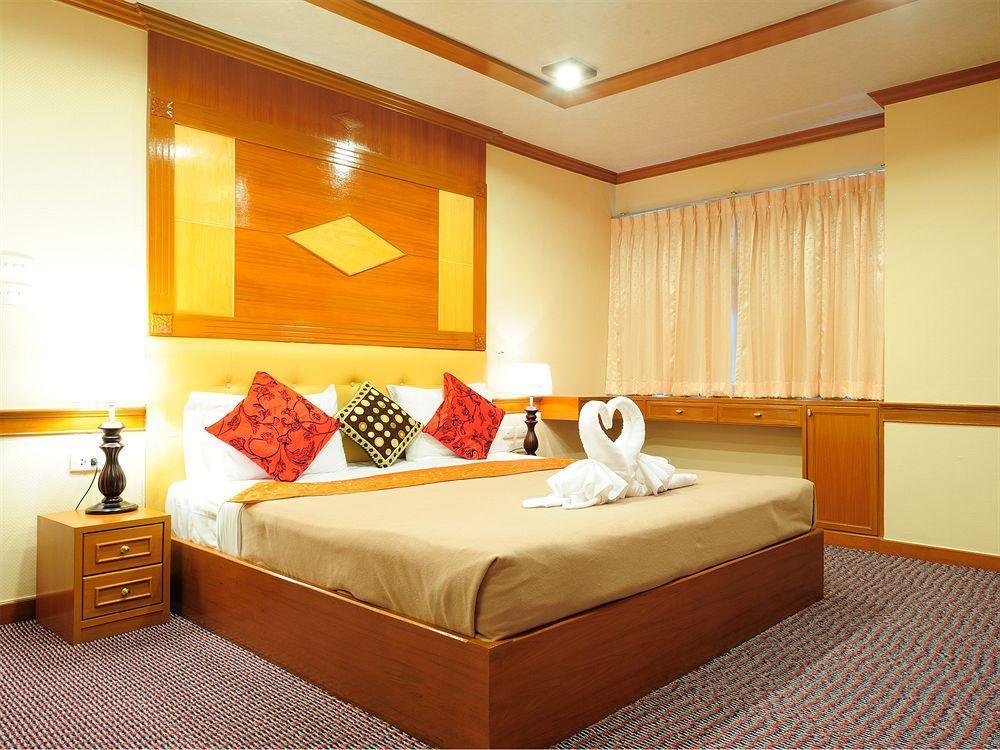 Oyo 796 Paradise Sukhumvit Hotel バンコク都 エクステリア 写真