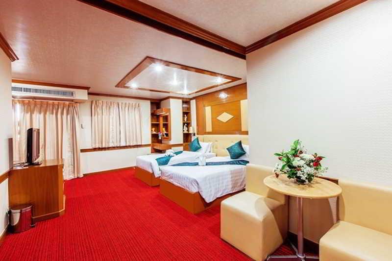 Oyo 796 Paradise Sukhumvit Hotel バンコク都 エクステリア 写真