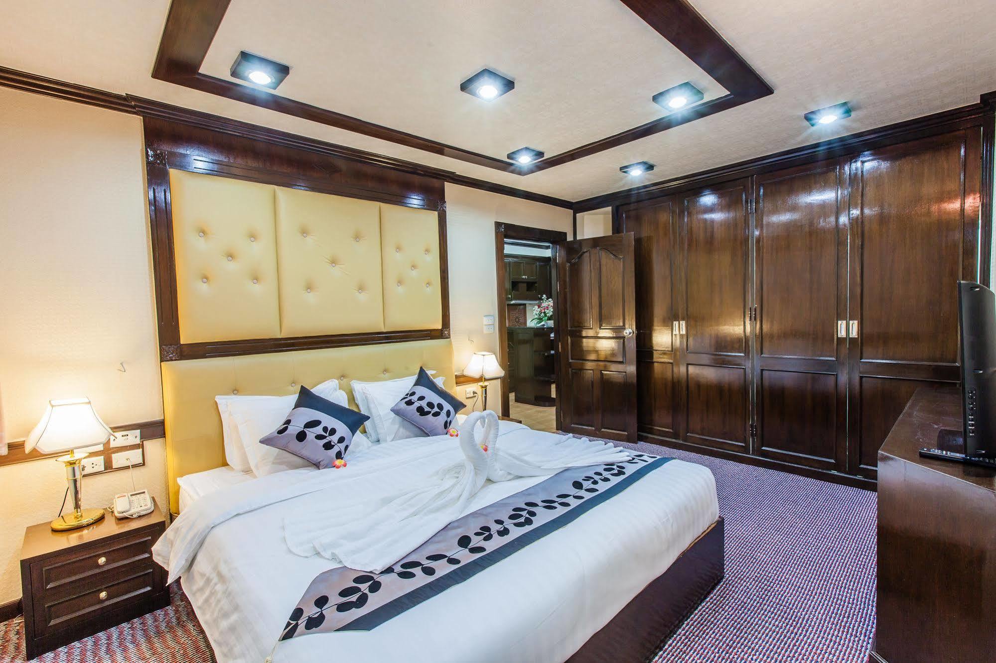 Oyo 796 Paradise Sukhumvit Hotel バンコク都 エクステリア 写真