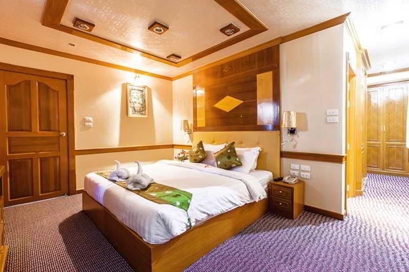 Oyo 796 Paradise Sukhumvit Hotel バンコク都 エクステリア 写真