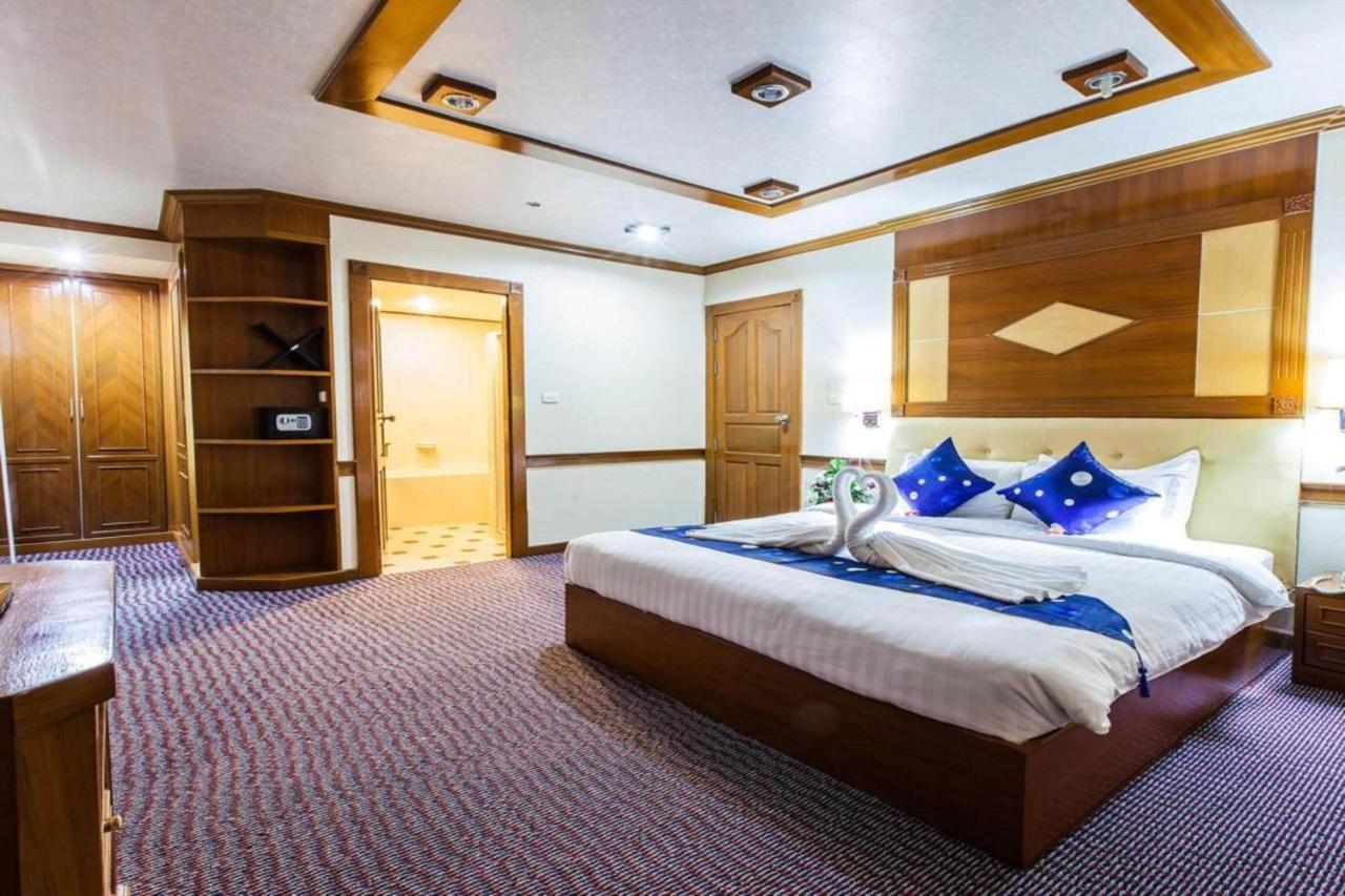 Oyo 796 Paradise Sukhumvit Hotel バンコク都 エクステリア 写真