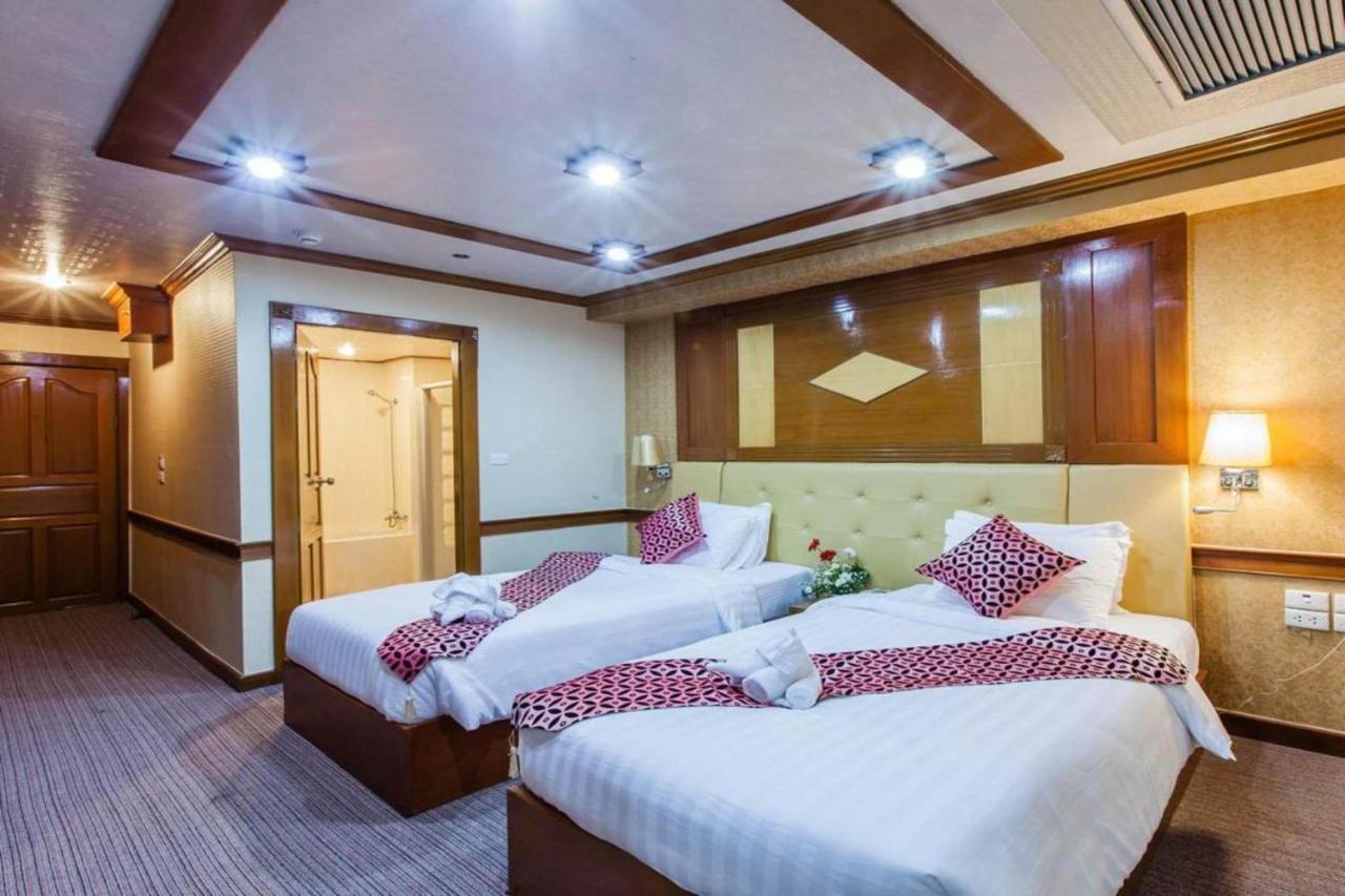 Oyo 796 Paradise Sukhumvit Hotel バンコク都 エクステリア 写真