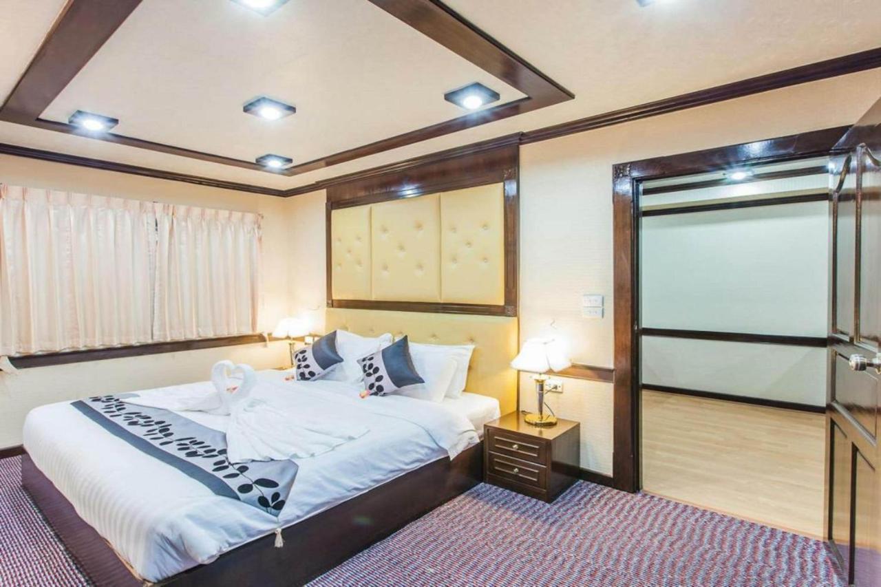 Oyo 796 Paradise Sukhumvit Hotel バンコク都 エクステリア 写真