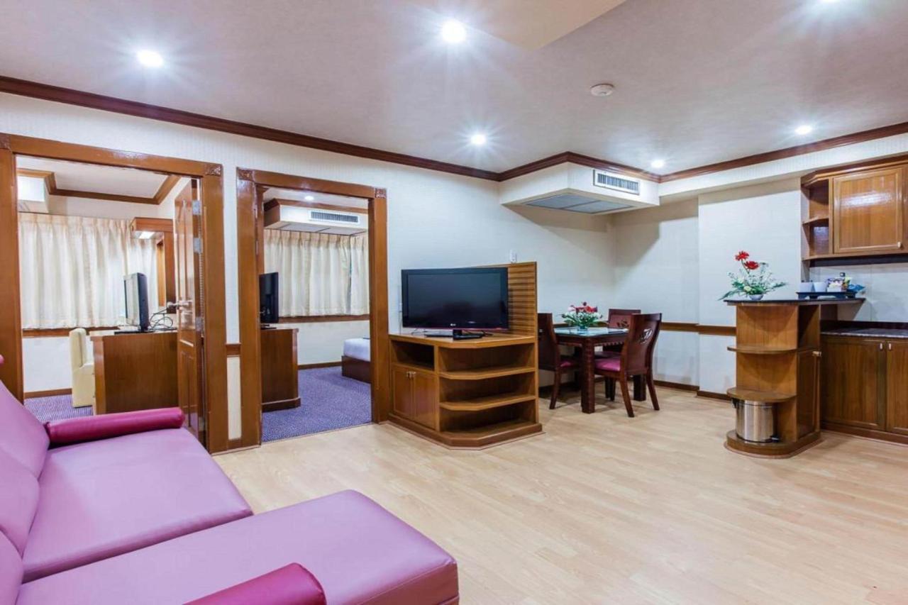 Oyo 796 Paradise Sukhumvit Hotel バンコク都 エクステリア 写真