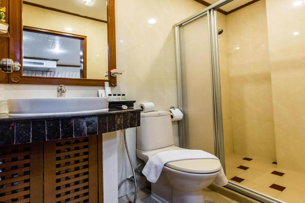 Oyo 796 Paradise Sukhumvit Hotel バンコク都 エクステリア 写真