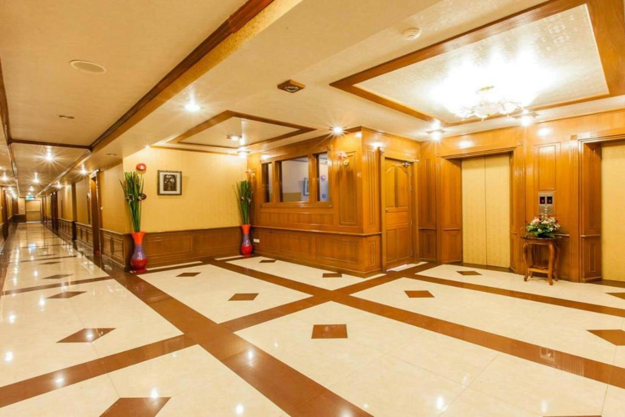 Oyo 796 Paradise Sukhumvit Hotel バンコク都 エクステリア 写真